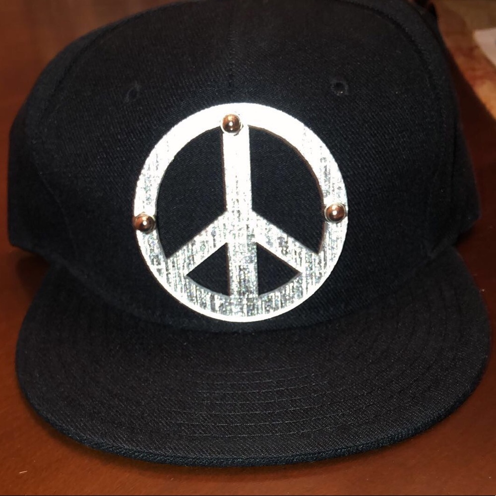 ❤️ BEAUTIFUL ACRYLIC PEACE SIGN HAT